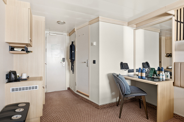 HX Hurtigruten Expeditions MS Fram Arctic Superior Outside Cabin F2 3 ©Espen Mills.jpg